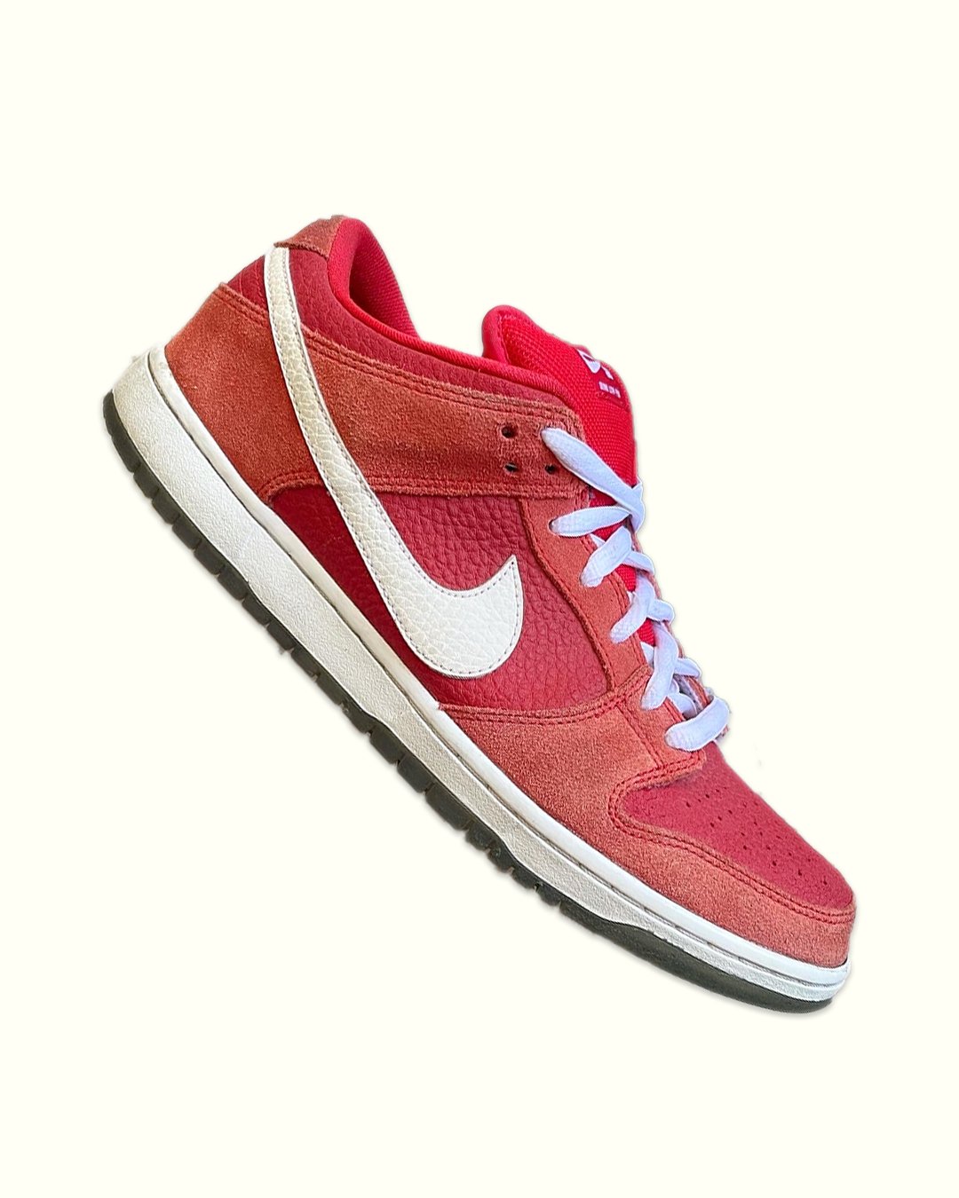 2012 Nike SB Dunk Low Challenge Red (US11) – - Main Image