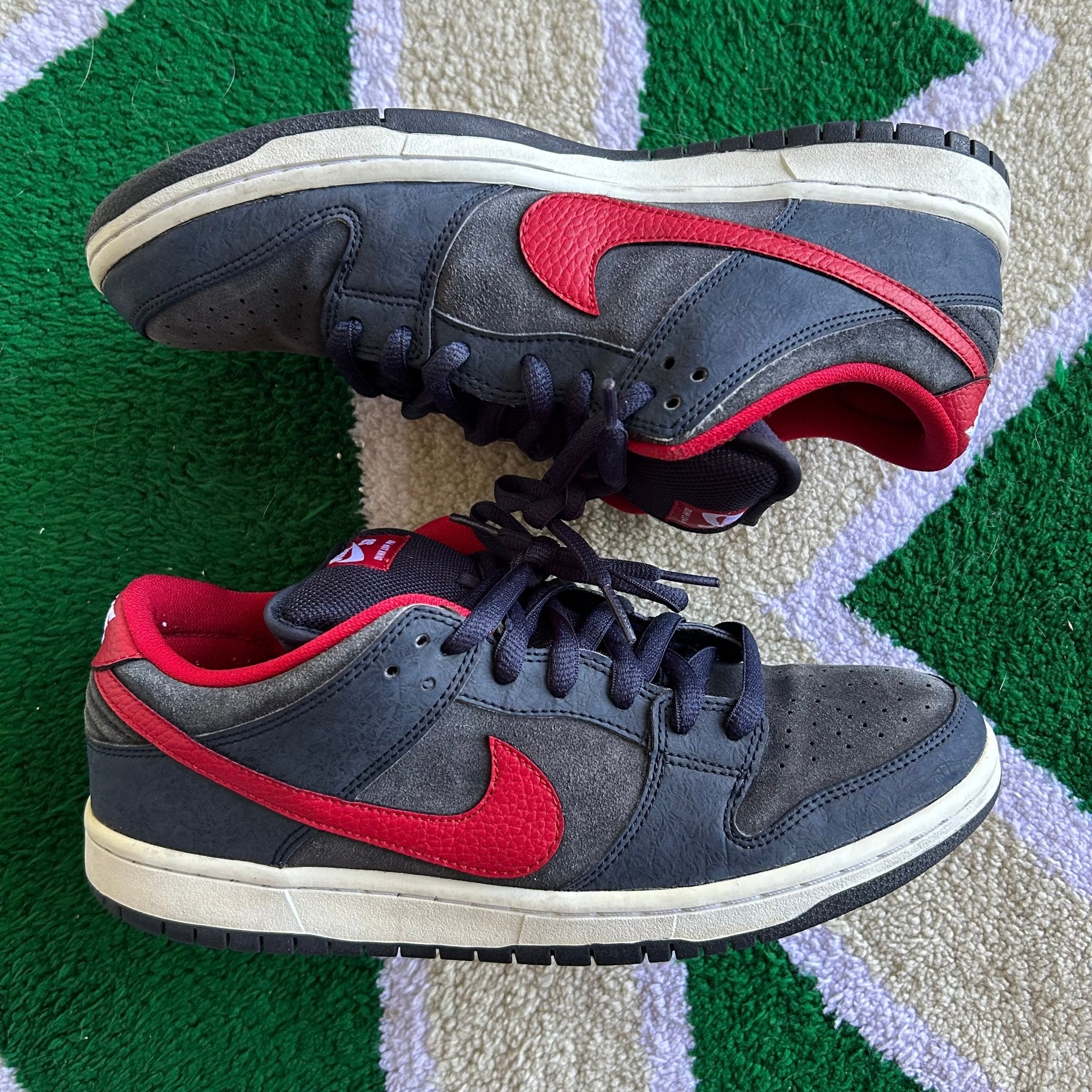 2012 Nike SB Dunk Low Dark Obsidian Gym Red (US10) –