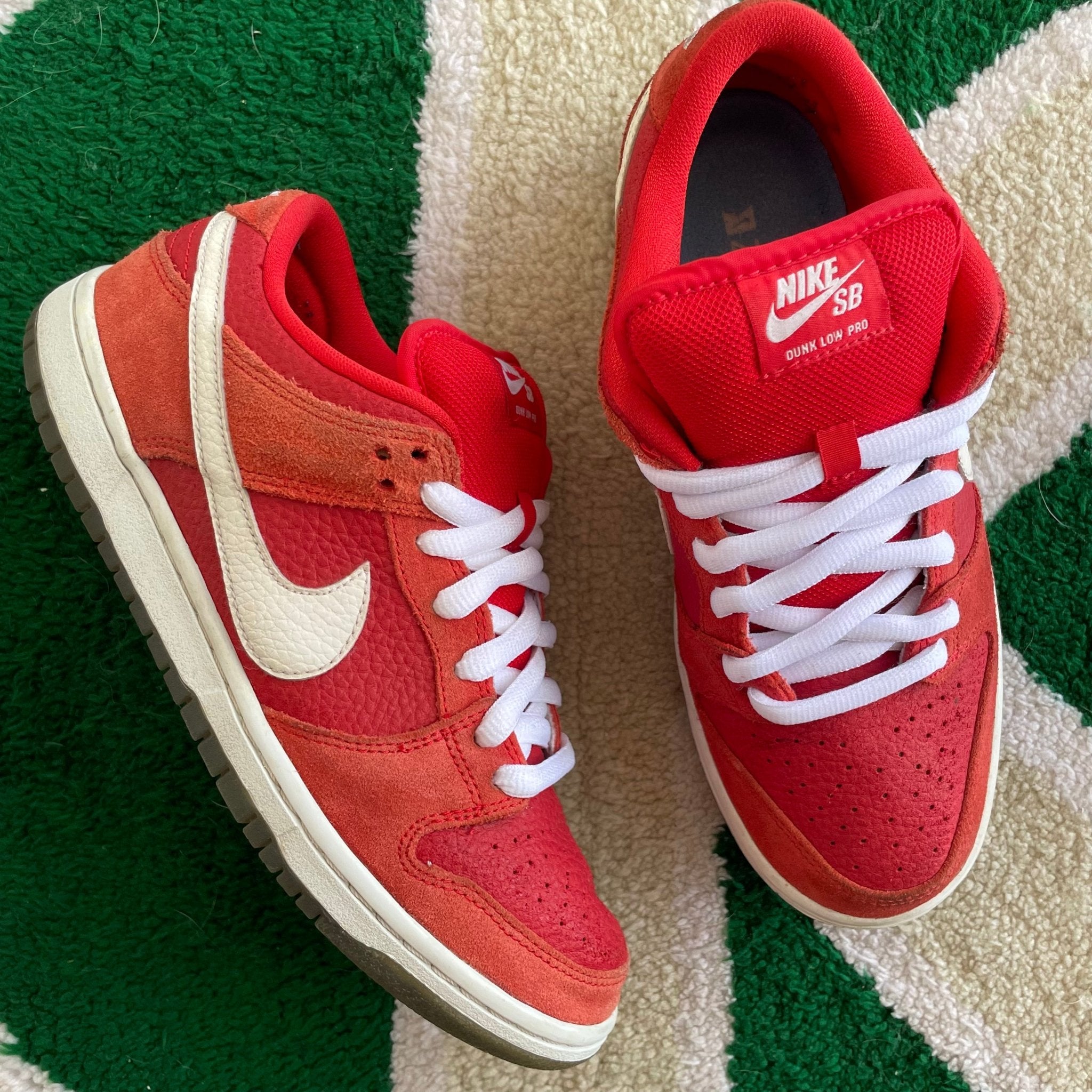 2012 Nike SB Dunk Low Challenge Red (US8) –